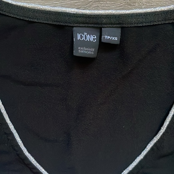 Icone v-neck top - Picture 2 of 4